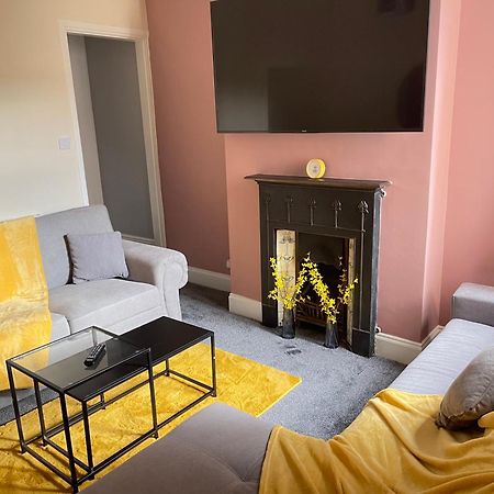 Hometel Digs Morden Comfy Home Can Sleep 11 Leicester Dış mekan fotoğraf
