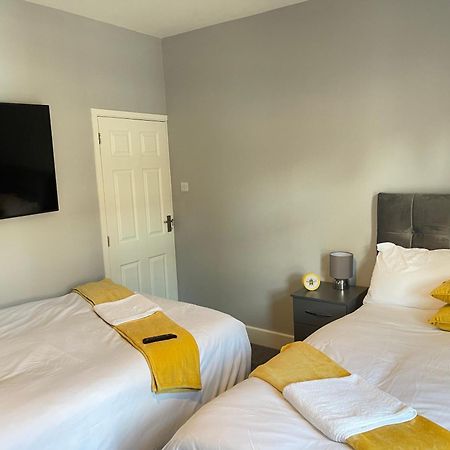 Hometel Digs Morden Comfy Home Can Sleep 11 Leicester Dış mekan fotoğraf