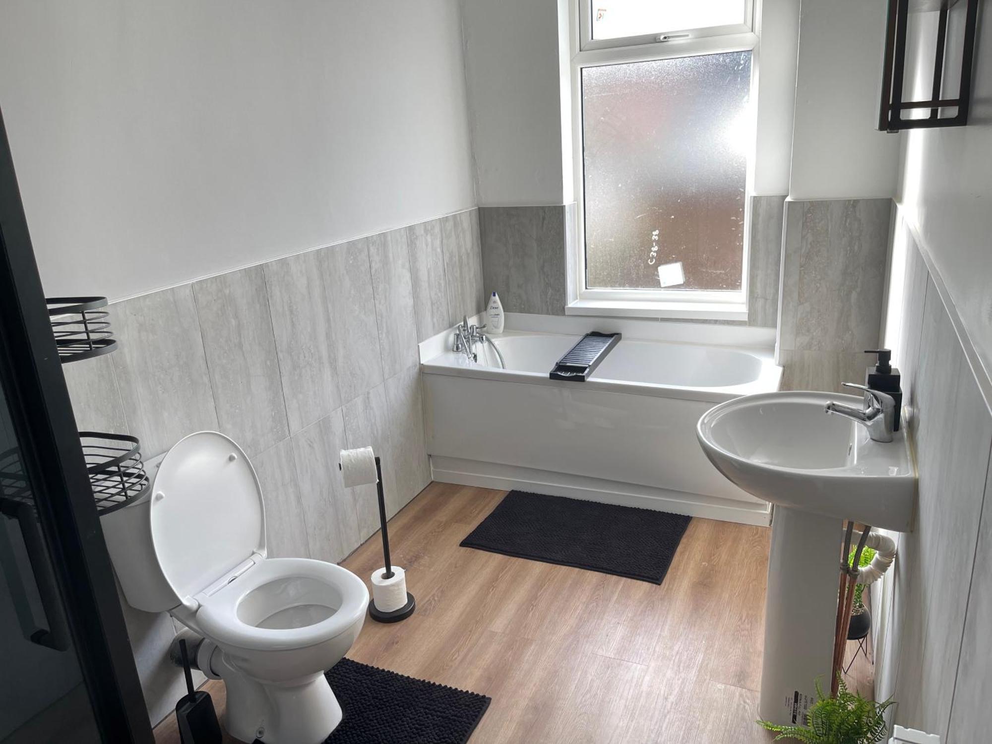 Hometel Digs Morden Comfy Home Can Sleep 11 Leicester Dış mekan fotoğraf