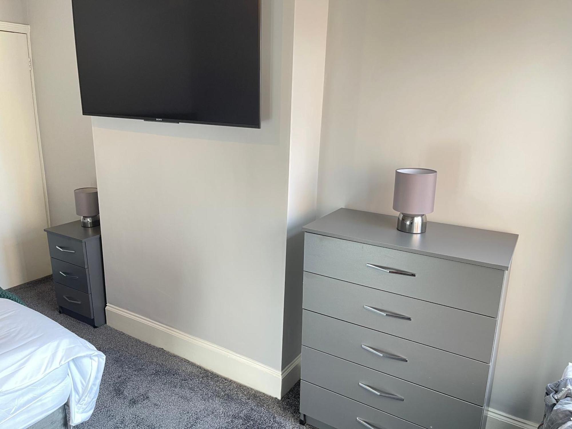 Hometel Digs Morden Comfy Home Can Sleep 11 Leicester Dış mekan fotoğraf