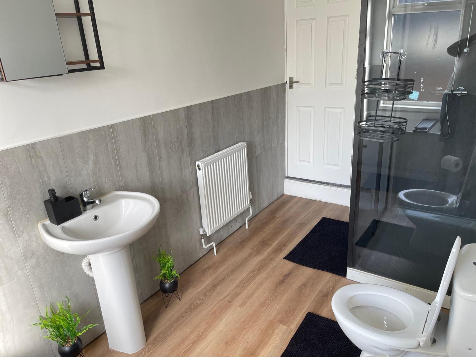 Hometel Digs Morden Comfy Home Can Sleep 11 Leicester Dış mekan fotoğraf